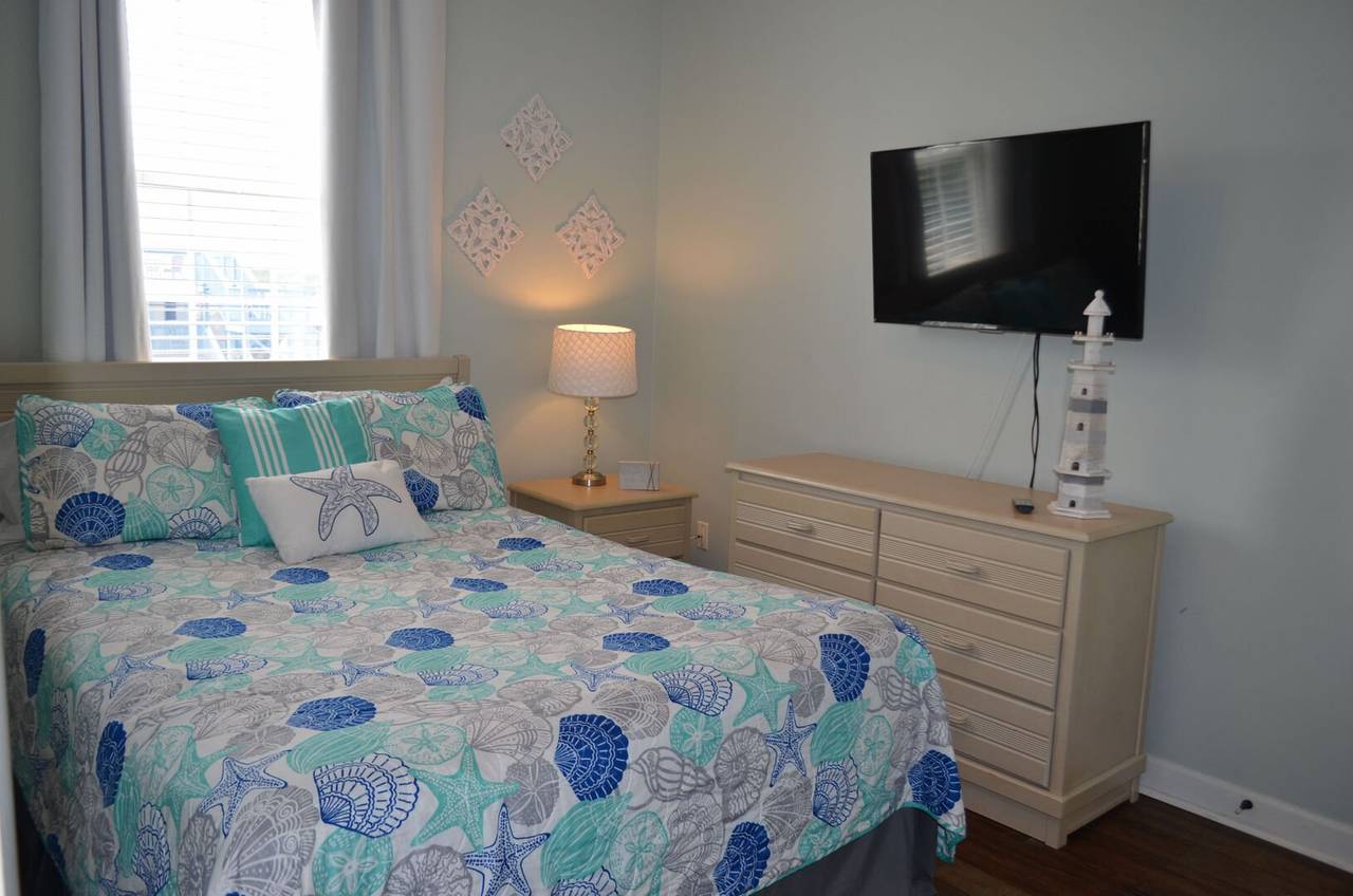 Bedroom 2 Down - Queen Bedroom 2 Down - Queen
