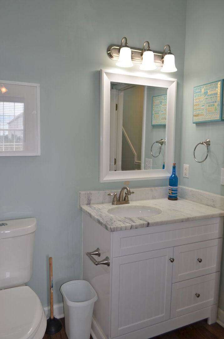 Down bath with hall and Bedroom 2 access Down bath with hall and Bedroom 2 access