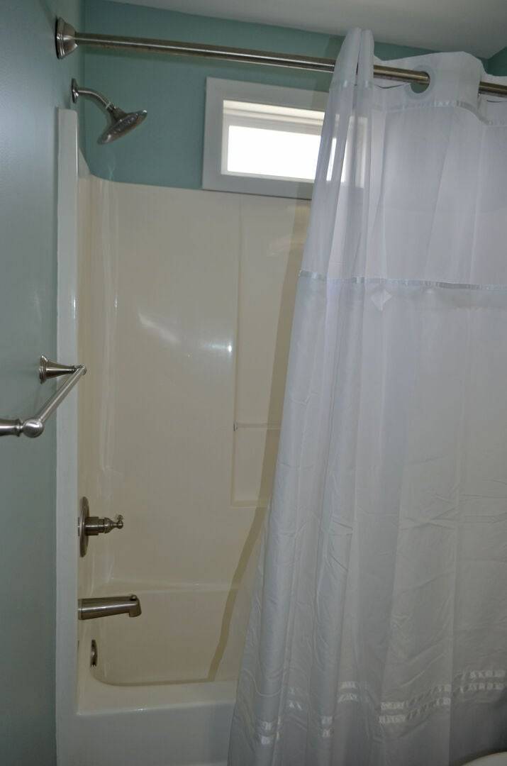 Private bath with Bedroom 4 Private bath with Bedroom 4