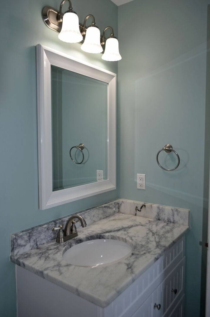 Private bathroom with Bedroom 6 Private bathroom with Bedroom 6