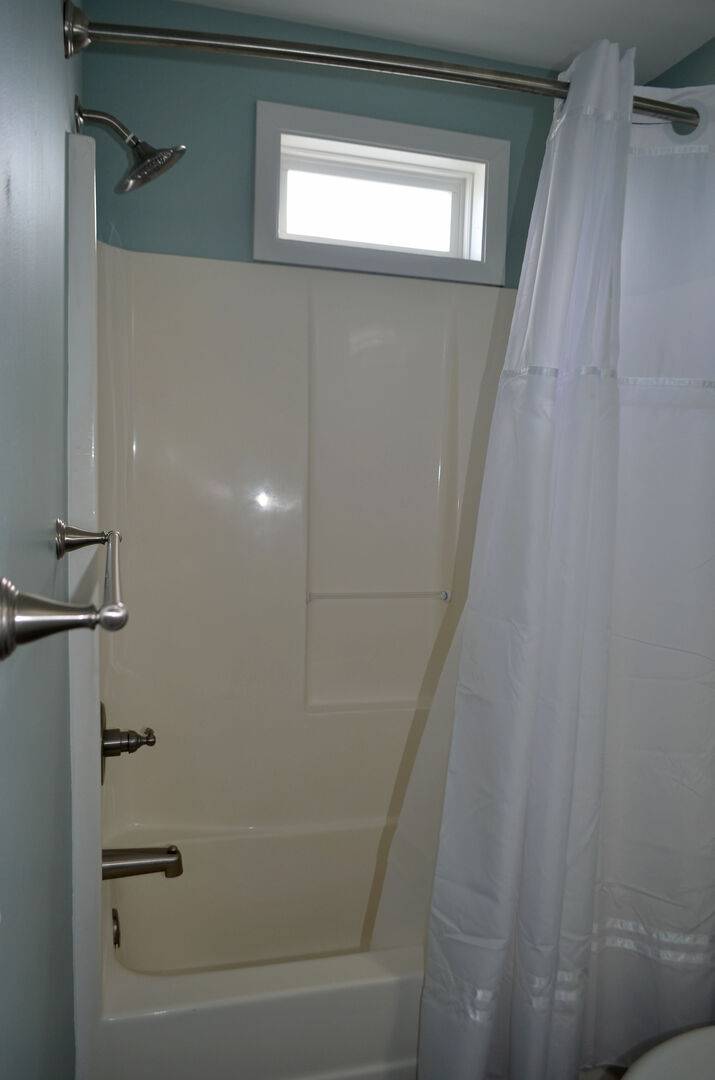Private bathroom with Bedroom 6 Private bathroom with Bedroom 6
