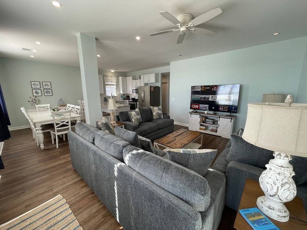 Open living, kitchen and dining to enjoy together time. Open living, kitchen and dining to enjoy together time.