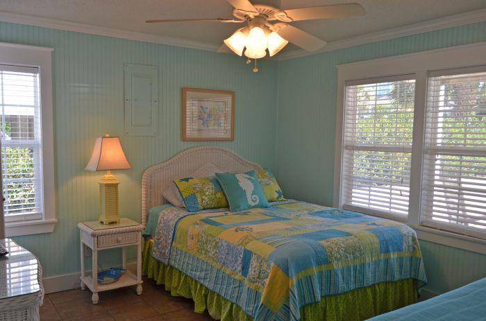 Bedroom 2 (Q, S) Bedroom 2 (Q, S)