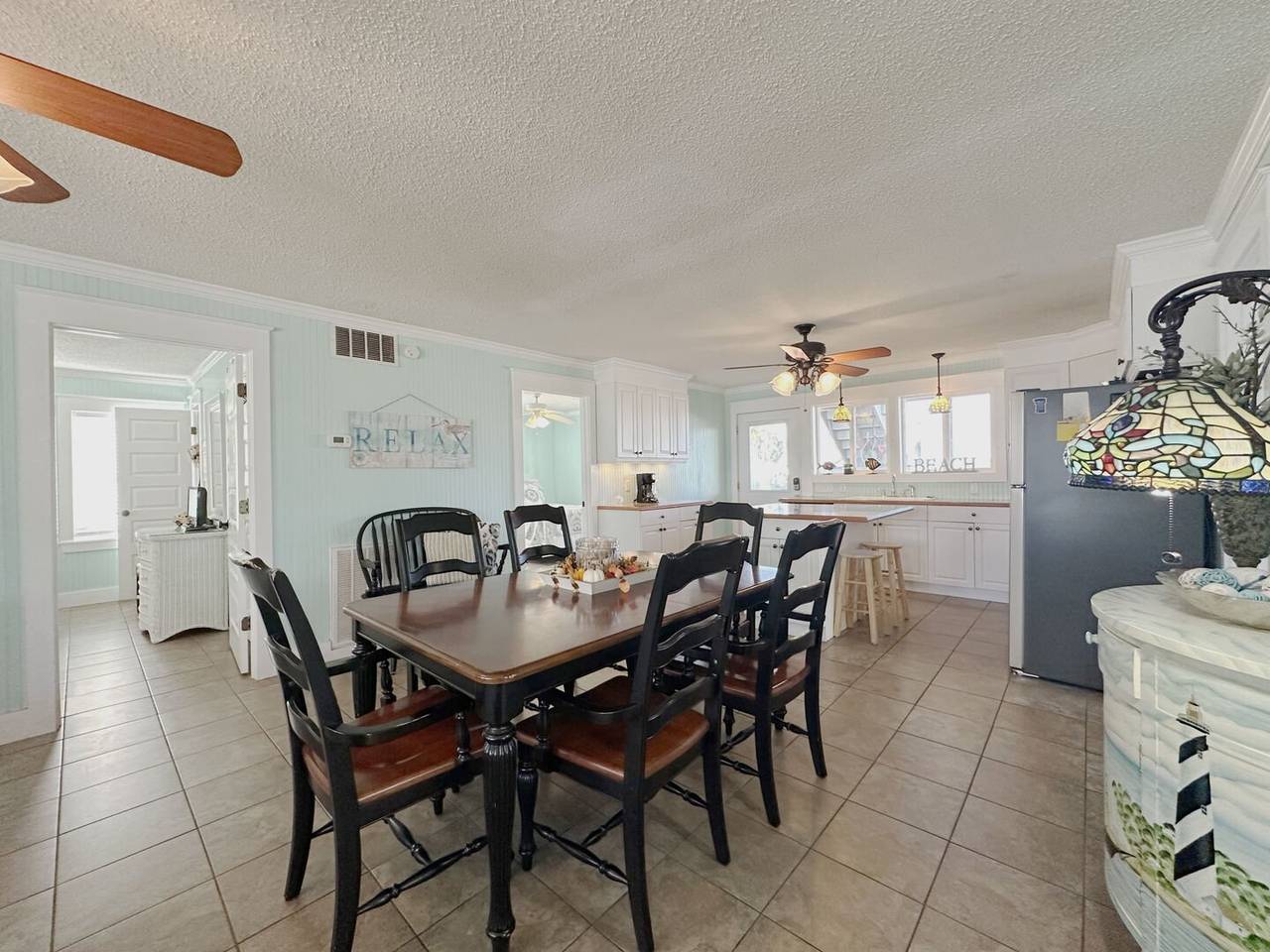 Dining Area Dining Area