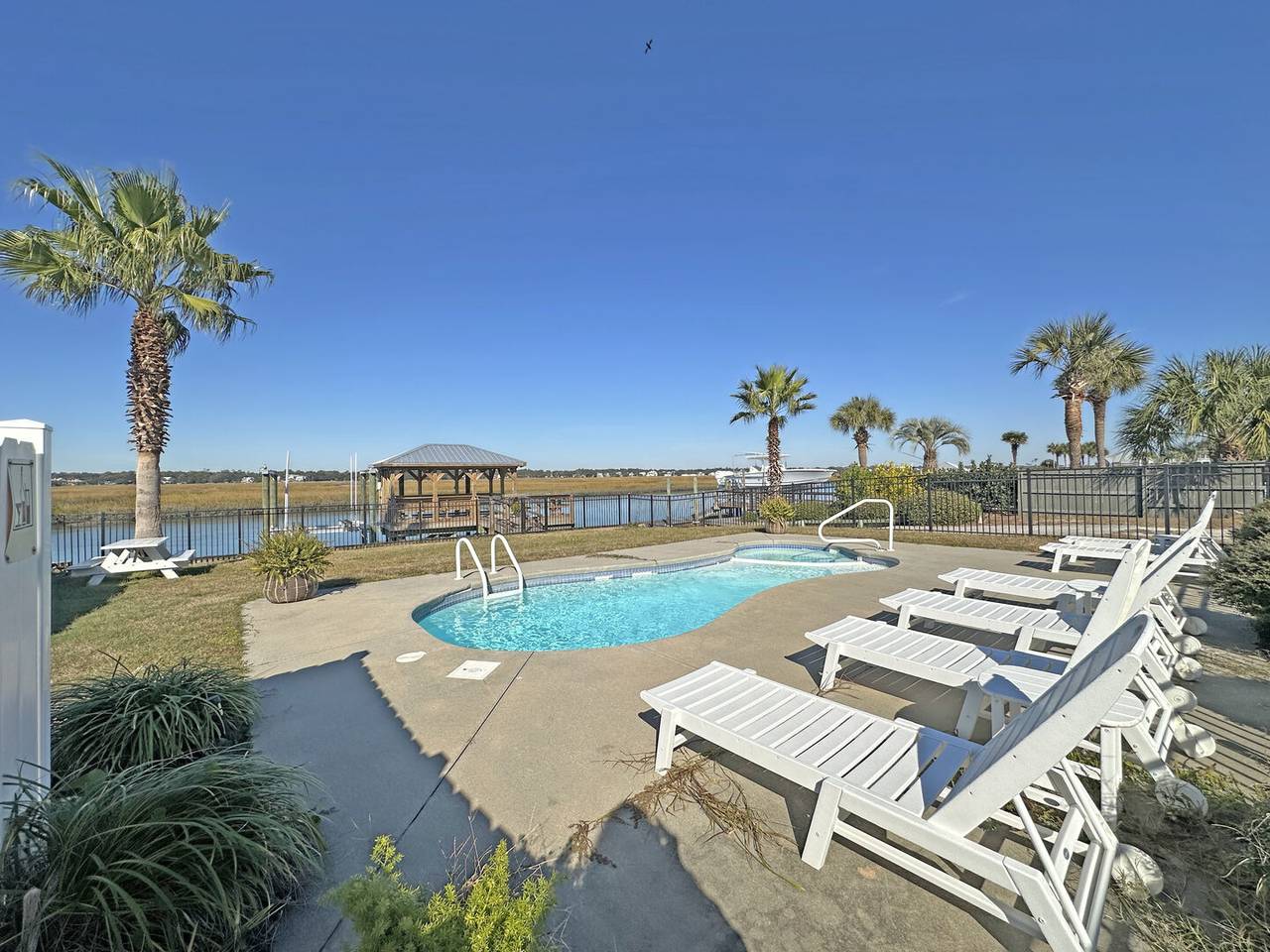 Private Pool With Amazing Views Private Pool With Amazing Views