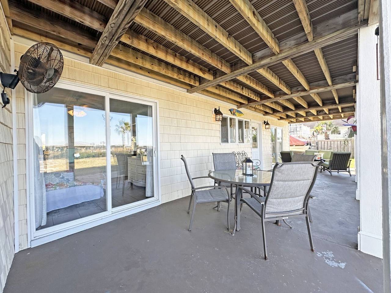 Enjoy Meals in The Shade Creekside Enjoy Meals in The Shade Creekside