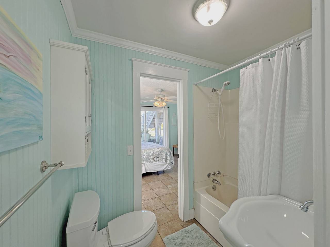 Jack and Jill Bathroom Between Bedrooms 1 & 3 Jack and Jill Bathroom Between Bedrooms 1 & 3