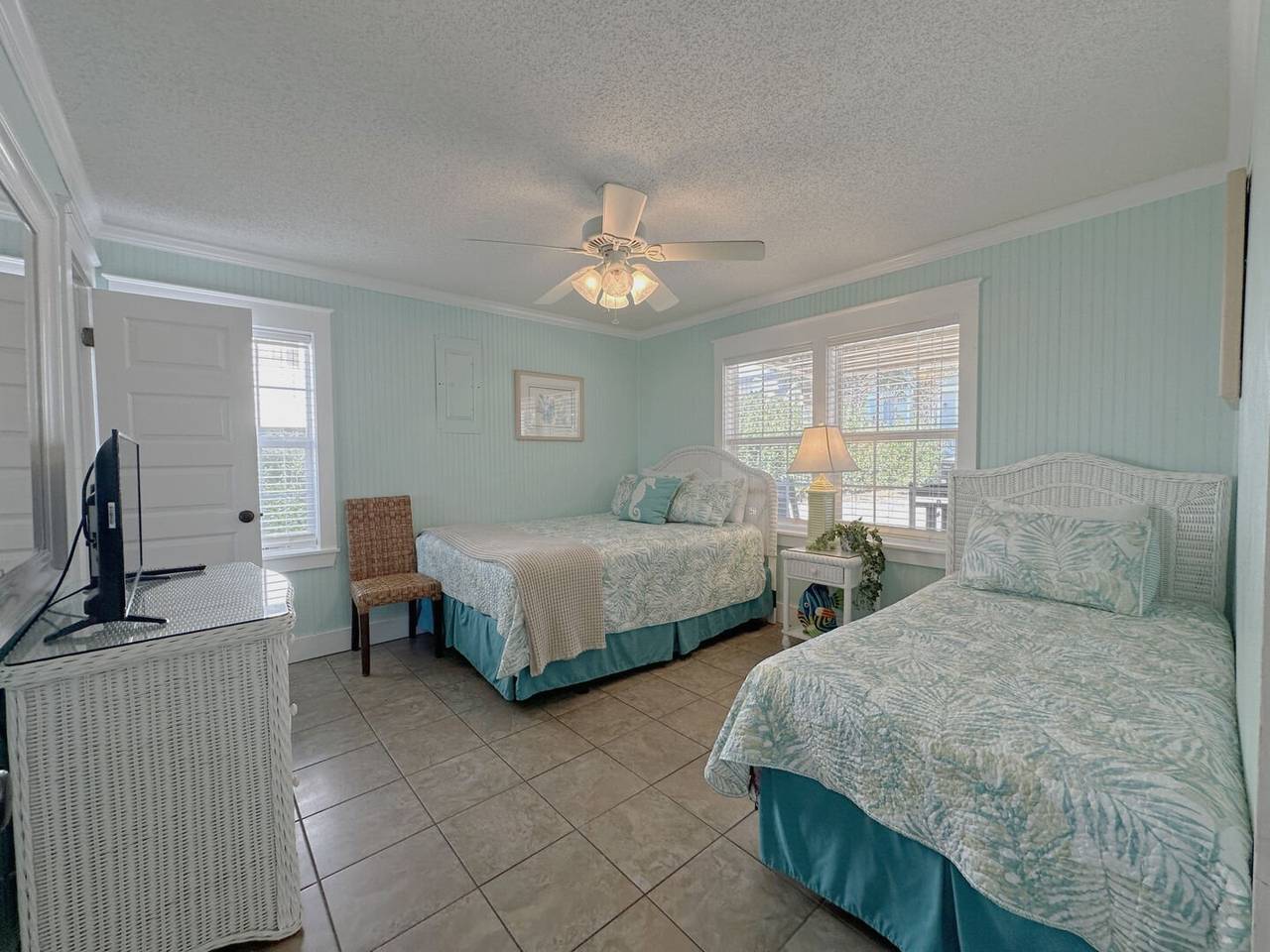 Bedroom 2 - 1 Queen & 1 Single Bedroom 2 - 1 Queen & 1 Single