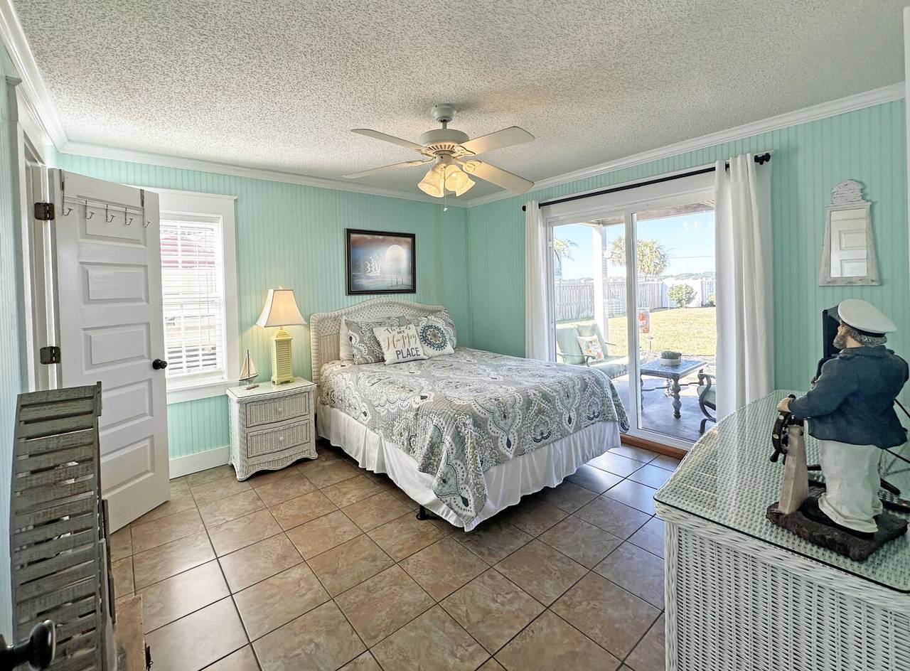 Bedroom 3 - Queen Bedroom 3 - Queen