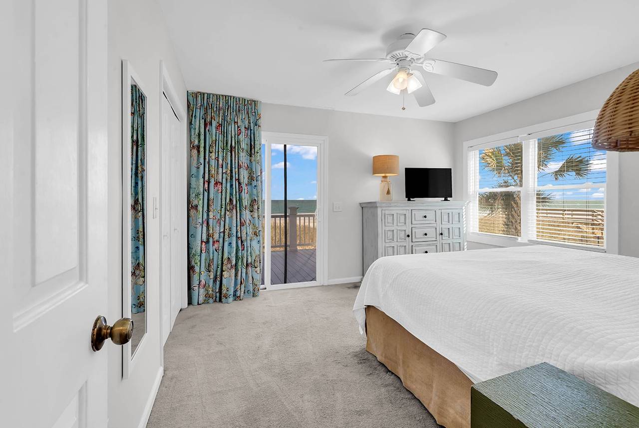 Bedroom 3 down - King Bedroom 3 down - King