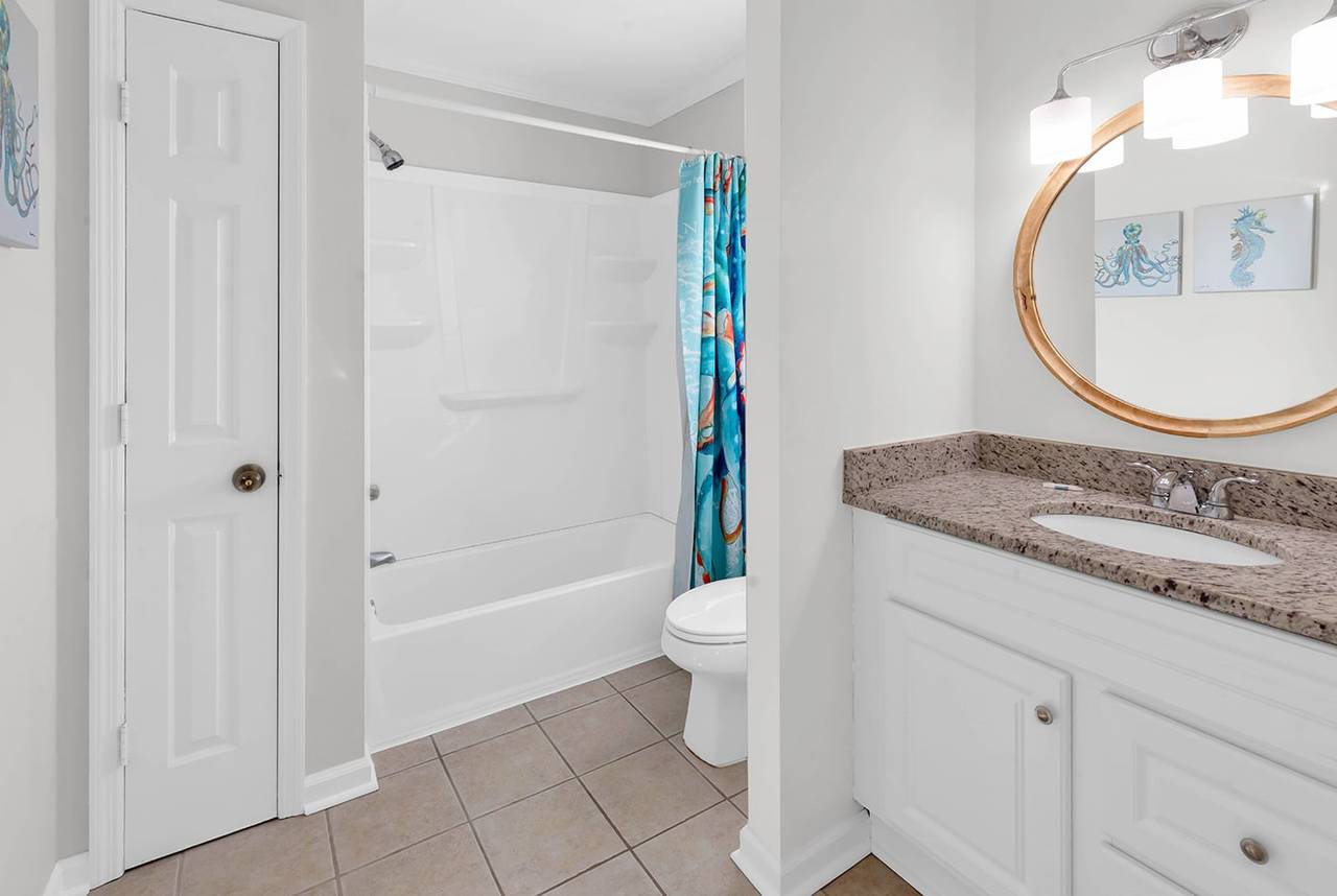 Upstairs hall bath with tub/shower combo Upstairs hall bath with tub/shower combo