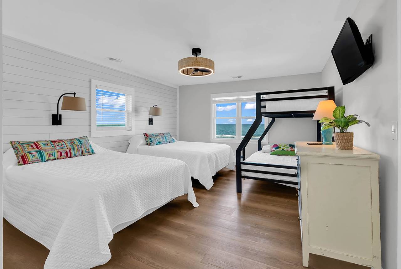 Bedroom 4 up - 2 Queens Bedroom 4 up - 2 Queens