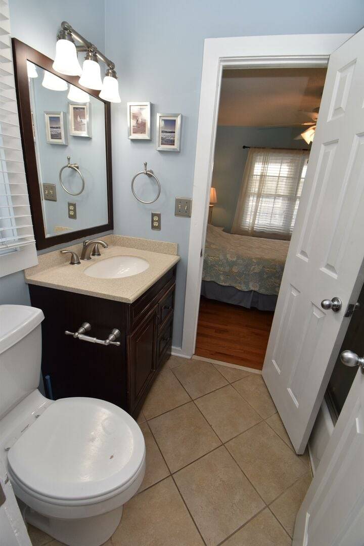 Jack-n-Jill Bathroom for Bedroom 1 & 2... Jack-n-Jill Bathroom for Bedroom 1 & 2...