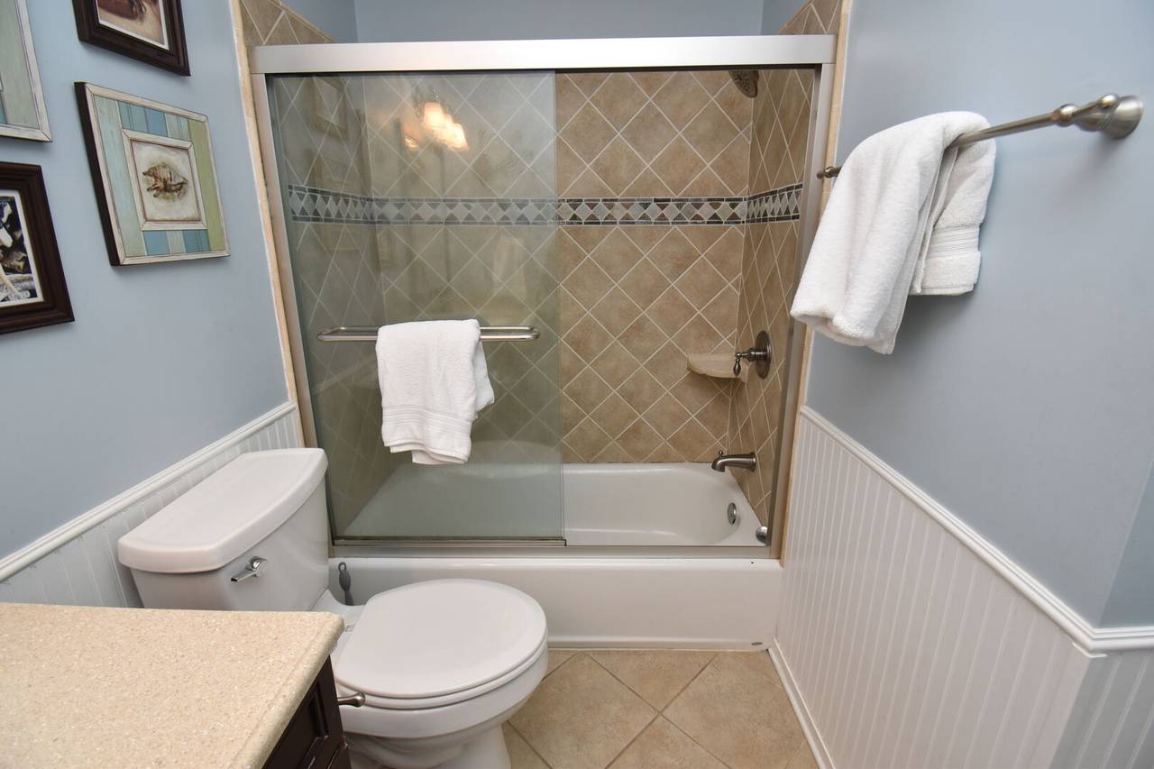 With a Shower/Tub Combo With a Shower/Tub Combo