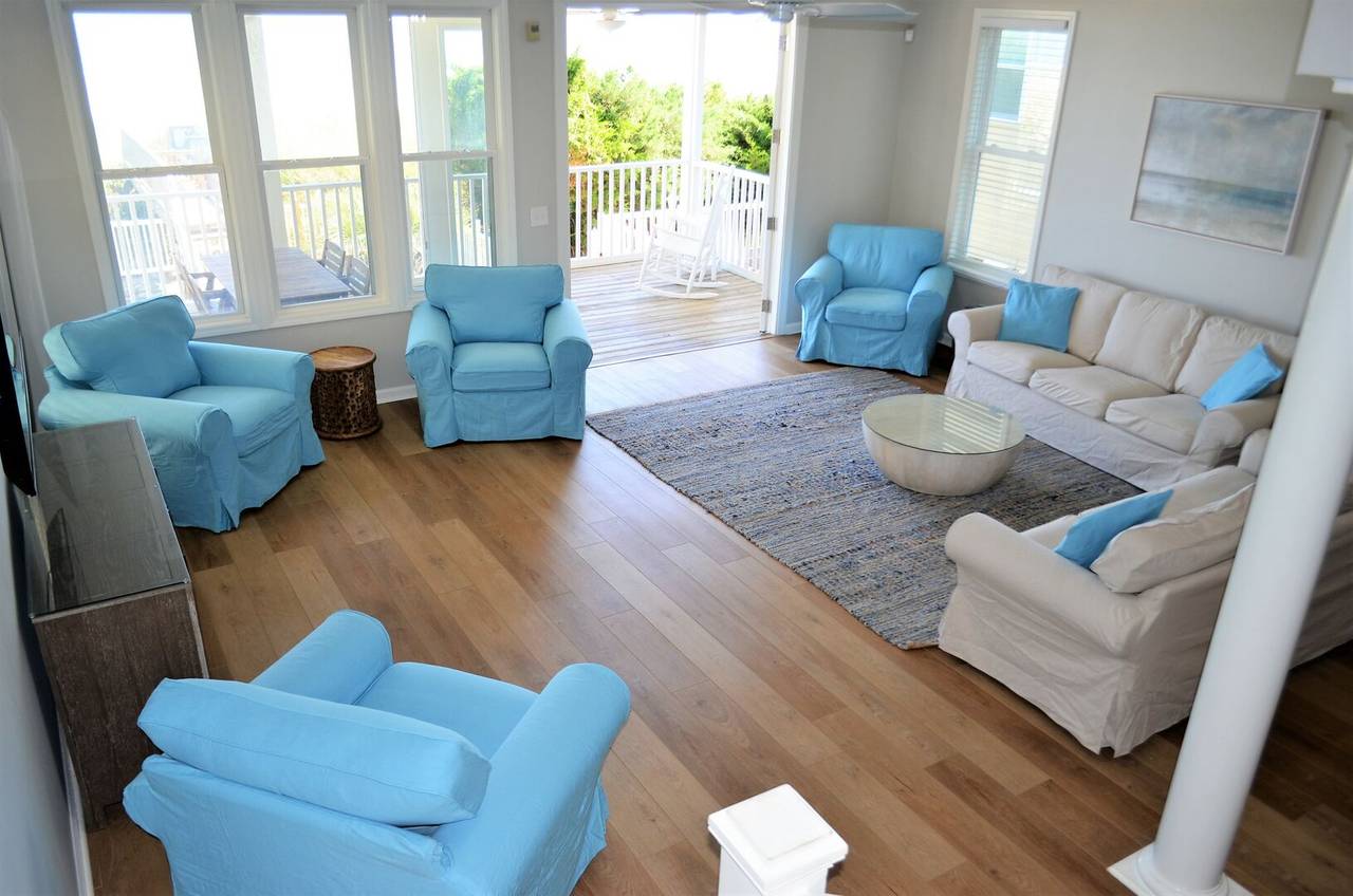 Spacious Living Area Spacious Living Area