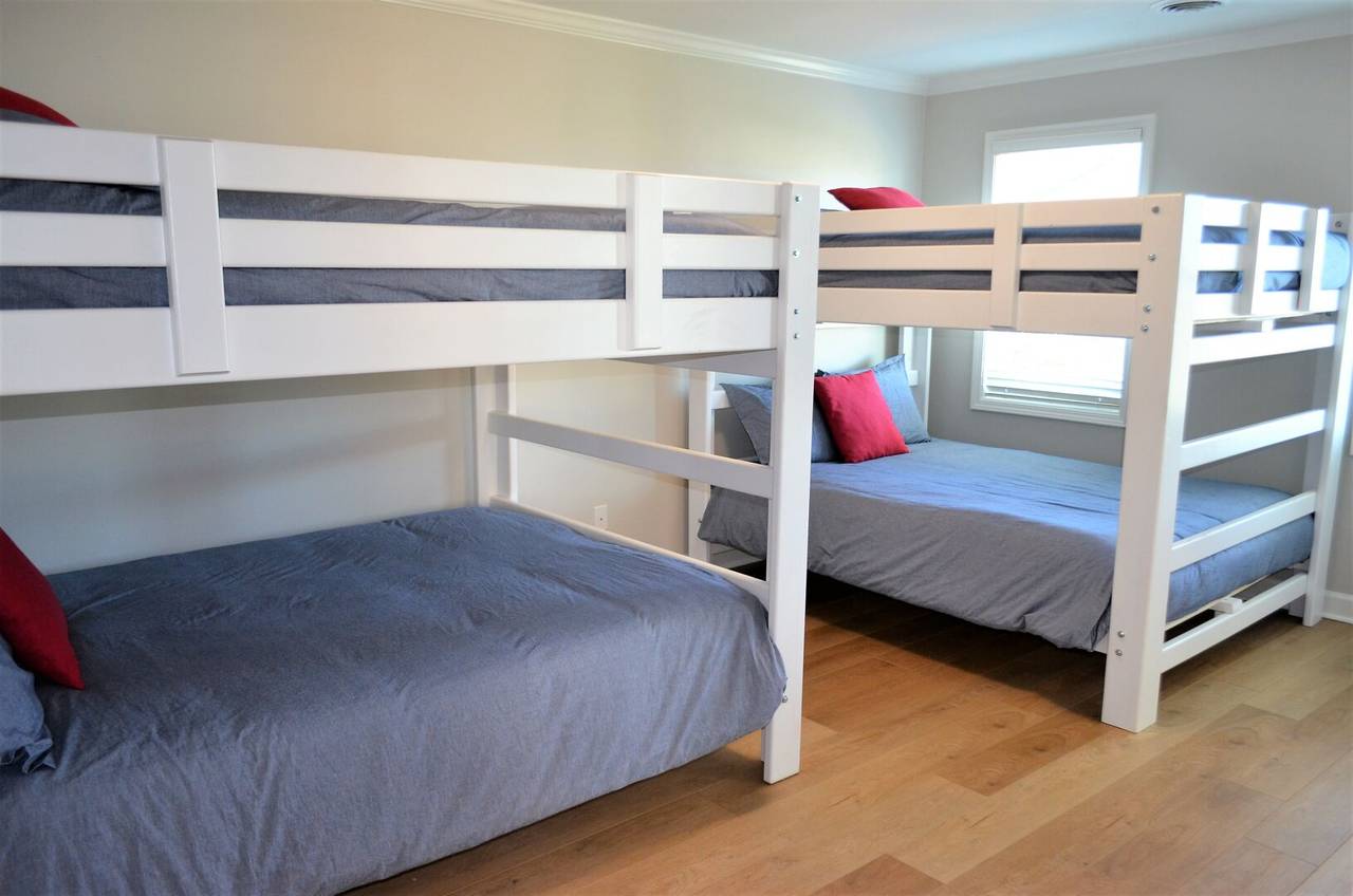 Bedroom 2 Upstairs: 2 Sets of Queen Bunks Bedroom 2 Upstairs: 2 Sets of Queen Bunks