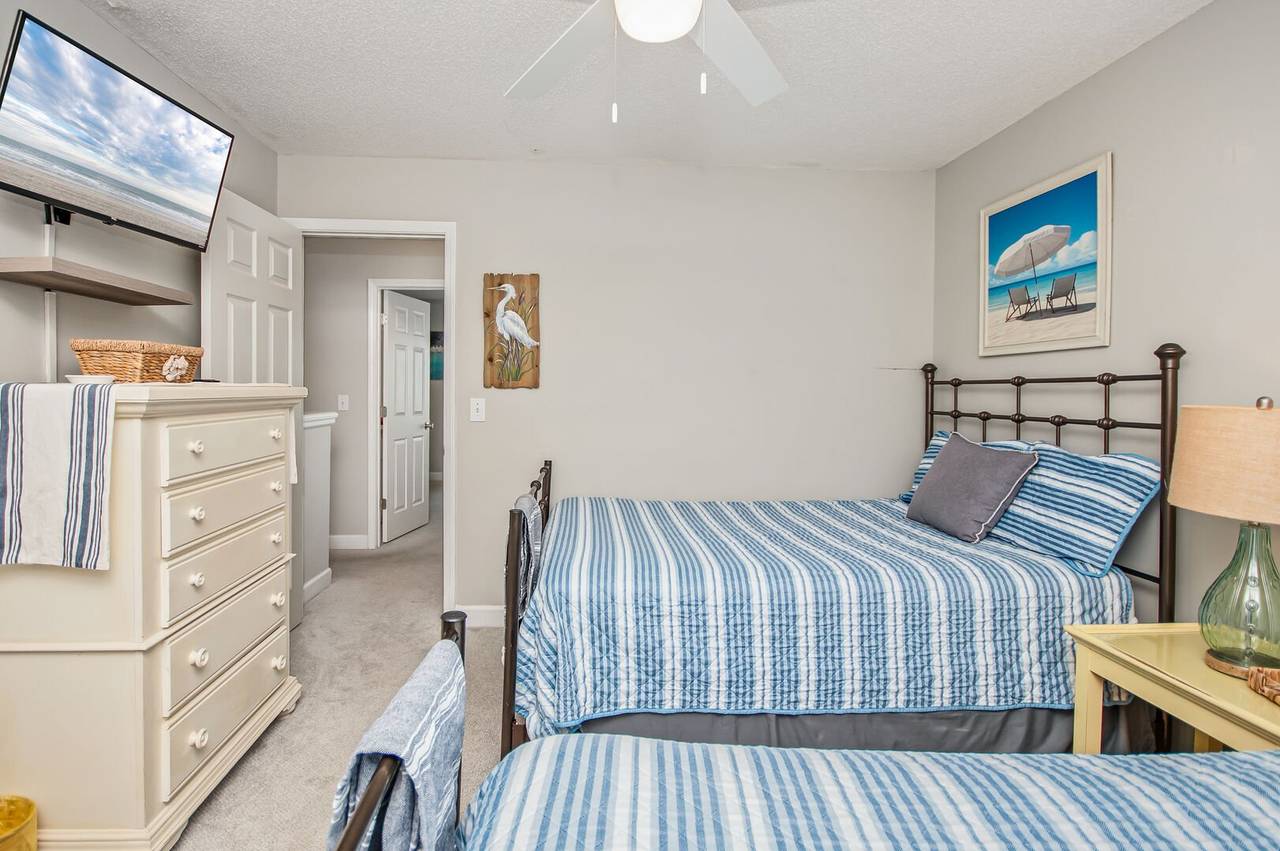 Bedroom 3 Up - 2 Double Beds Bedroom 3 Up - 2 Double Beds