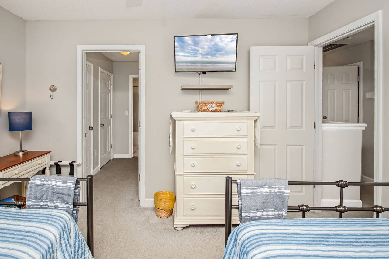 Bedroom 3 Up - 2 Double Beds Bedroom 3 Up - 2 Double Beds