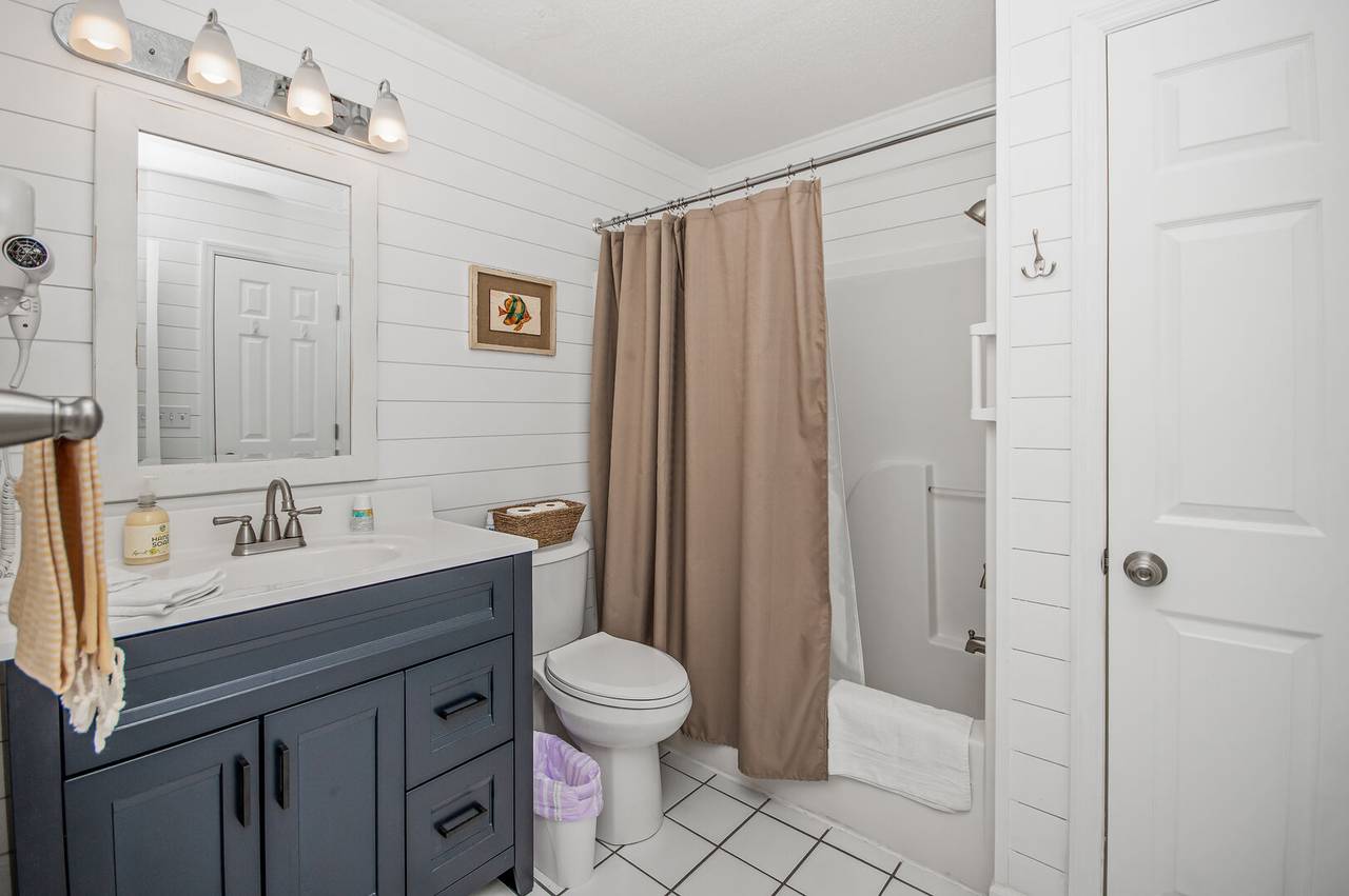 Bathroom 2 is Accessible from Hallway & Bedroom 2 Bathroom 2 is Accessible from Hallway & Bedroom 2