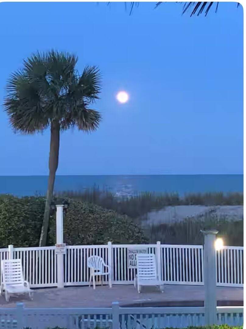 Moonrise over The Atlantic! Moonrise over The Atlantic!