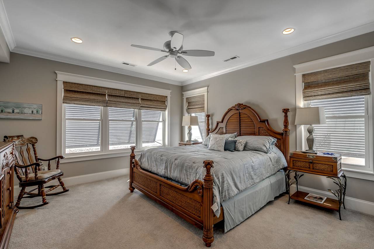 Bedroom 3 middle (King) Bedroom 3 middle (King)