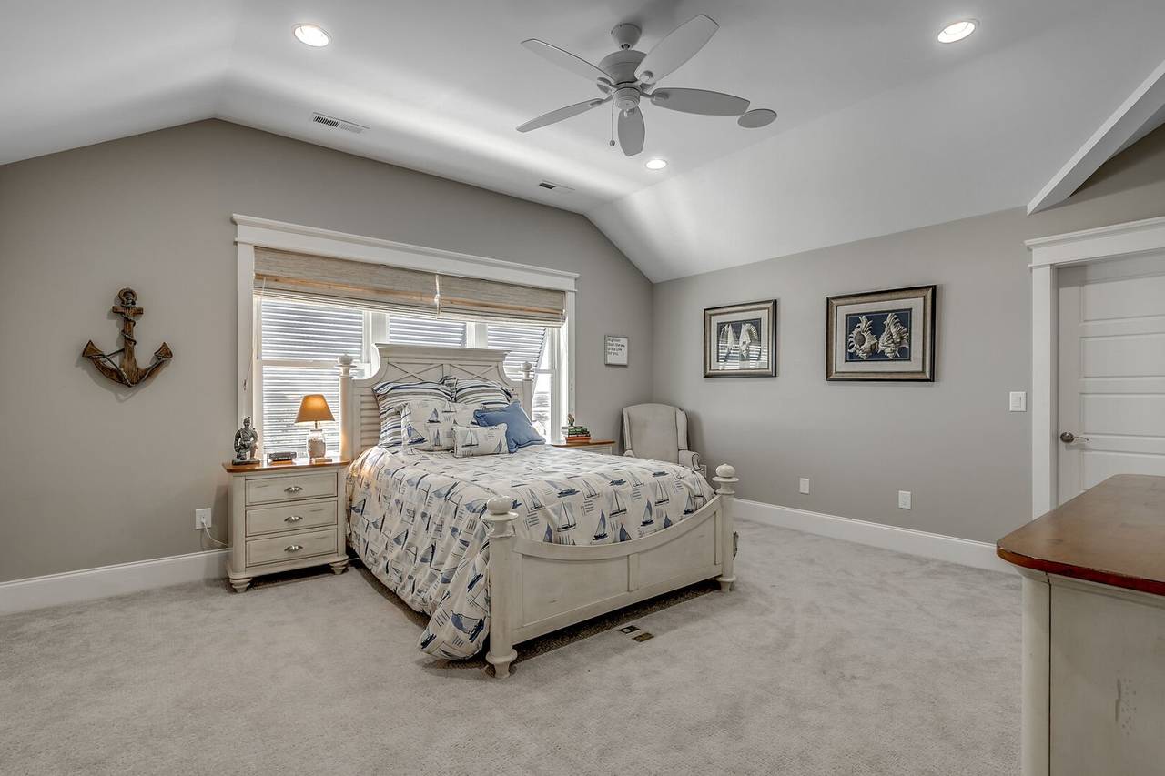 Bedroom 6 up (Queen) Bedroom 6 up (Queen)