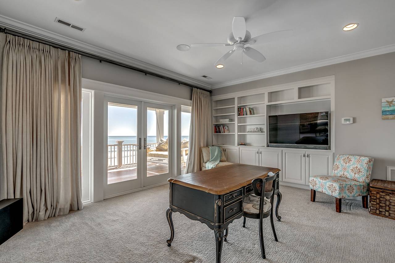 Ocean front master suite with TV Ocean front master suite with TV