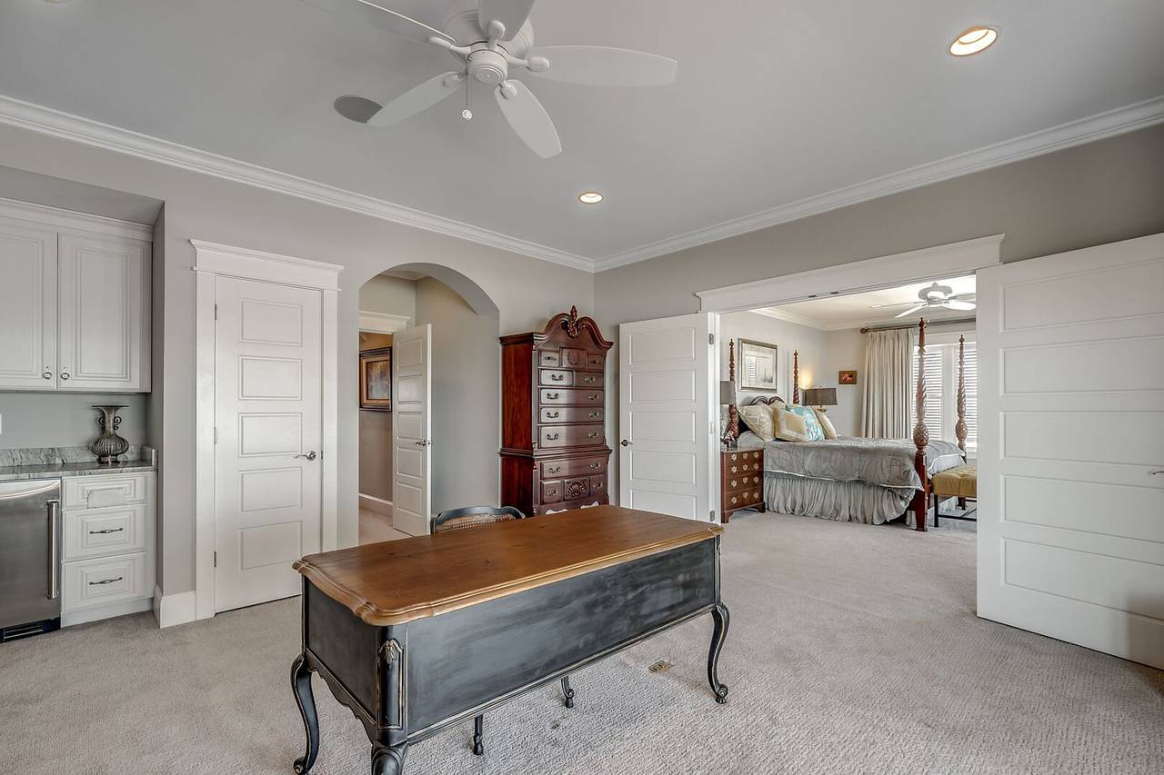 Wet bar and mini refrigerator for convenience Wet bar and mini refrigerator for convenience