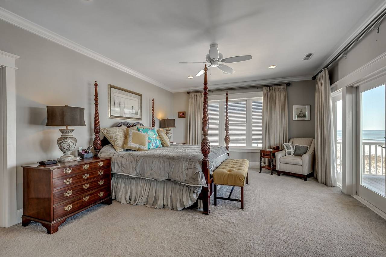 Bedroom 4 middle (Master, King) Bedroom 4 middle (Master, King)