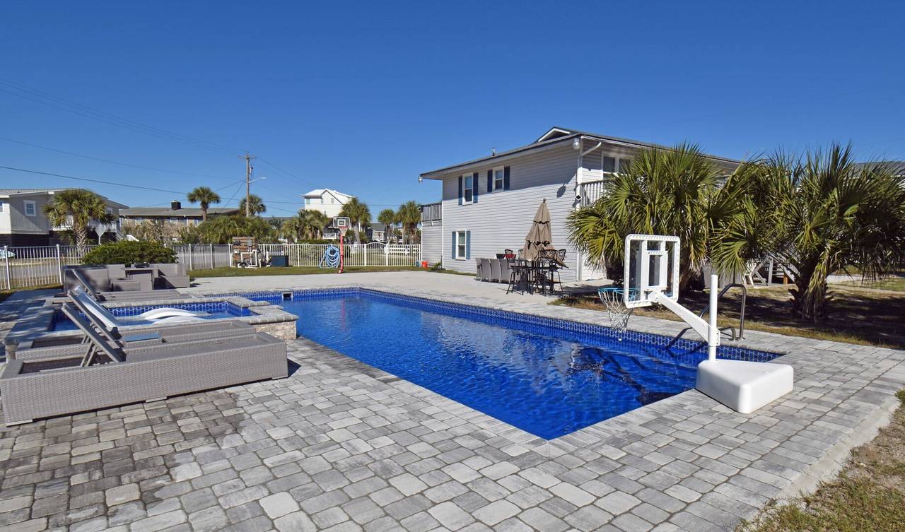 Supersize Pool Area Supersize Pool Area