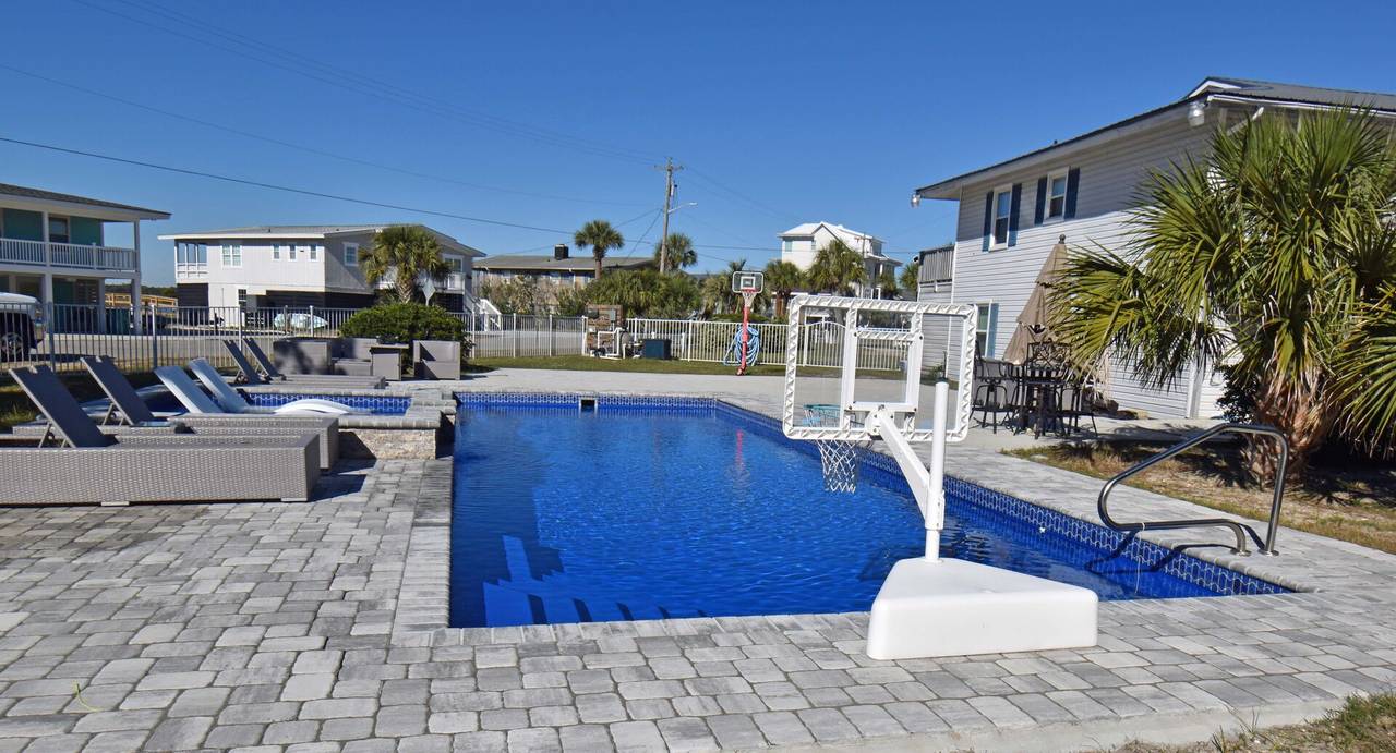 Game Time... in the pool! Game Time... in the pool!