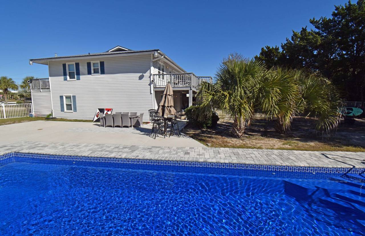 Pool can be heated for an additional $350 per week (3/1 - 5/30 and 9/1 - 11/1 if air temp is not below 55F). Pool can be heated for an additional $350 per week (3/1 - 5/30 and 9/1 - 11/1 if air temp is not below 55F).