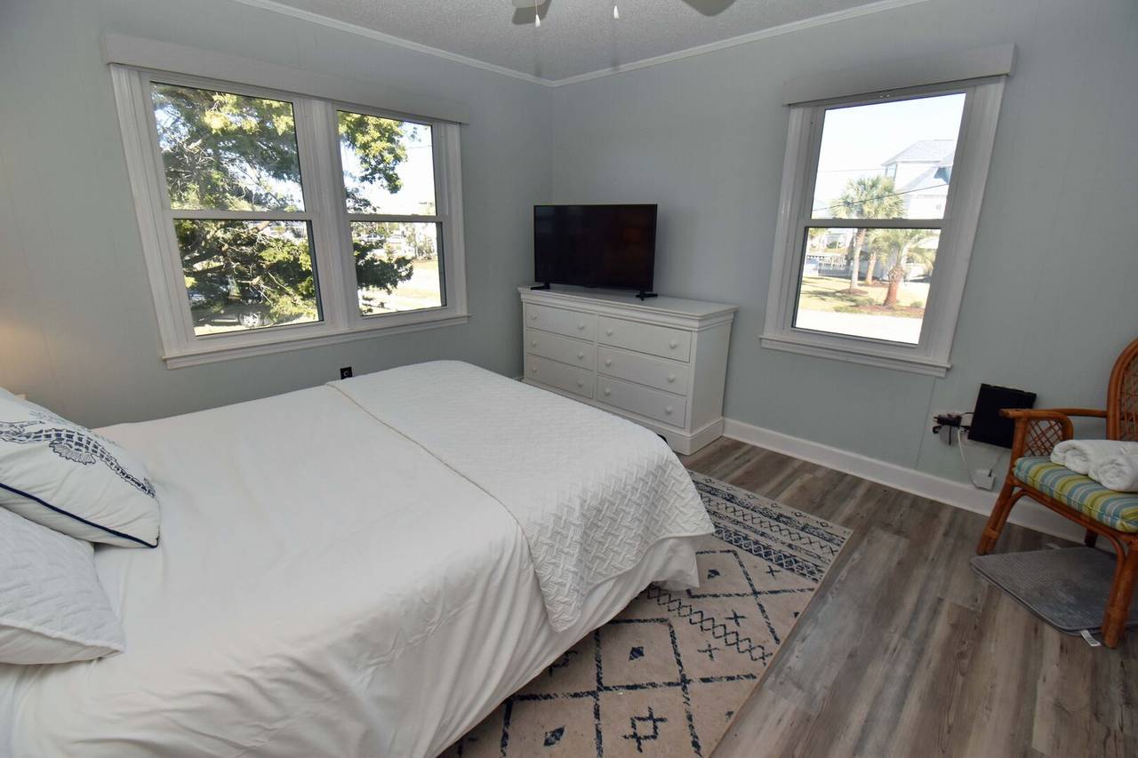 Watch TV in Bed Watch TV in Bed