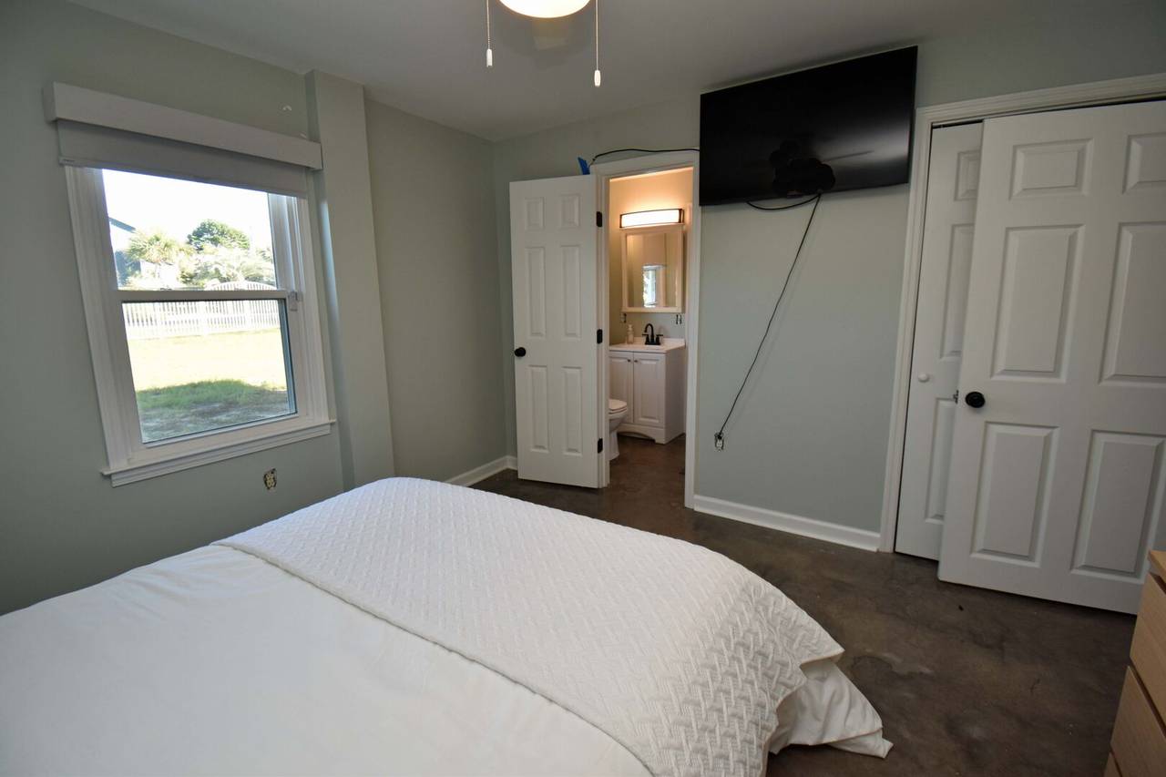 Watch TV in Bed Watch TV in Bed