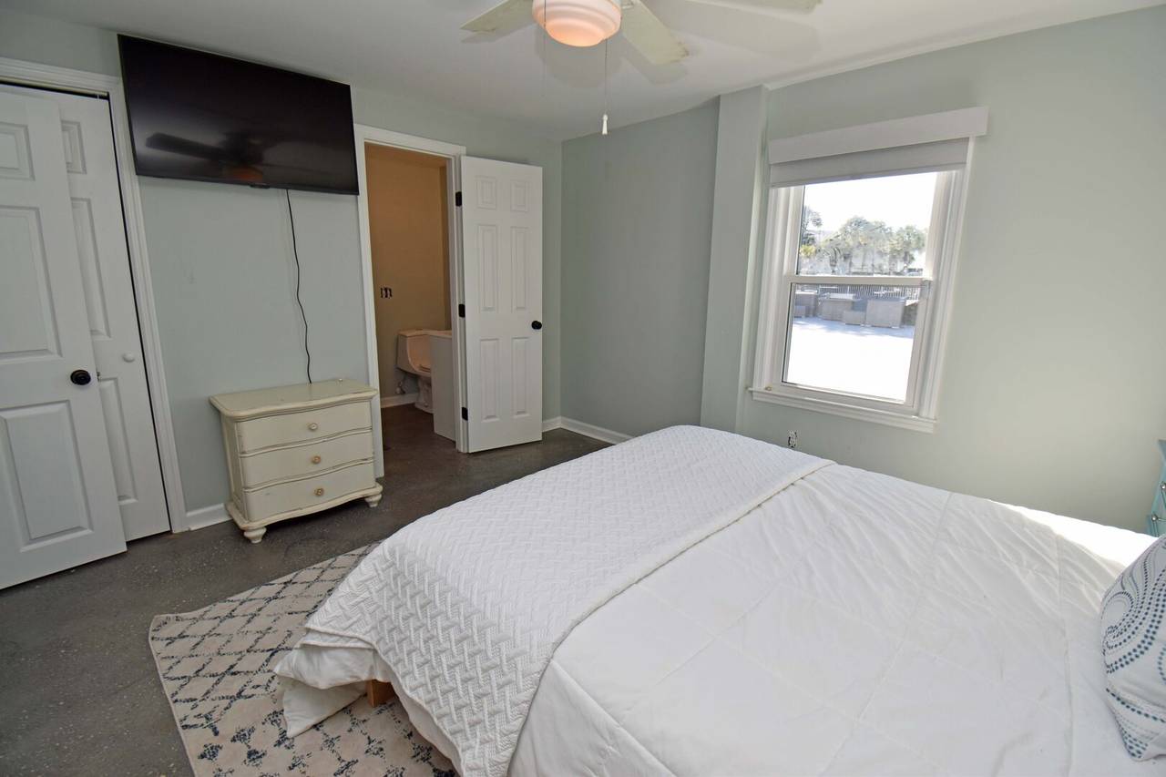 Watch TV in Bed Watch TV in Bed