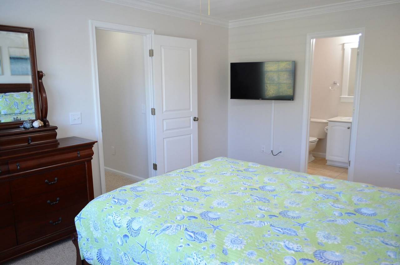 Bedroom 2 has a private bathroom Bedroom 2 has a private bathroom