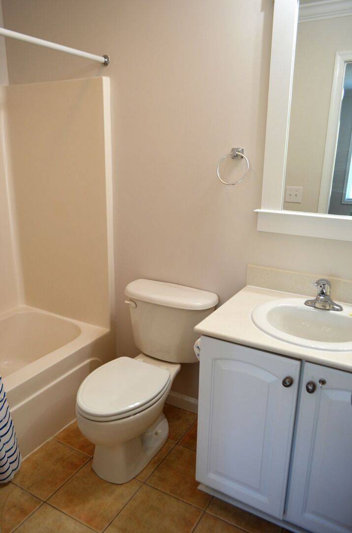 with a shower/tub combo. with a shower/tub combo.