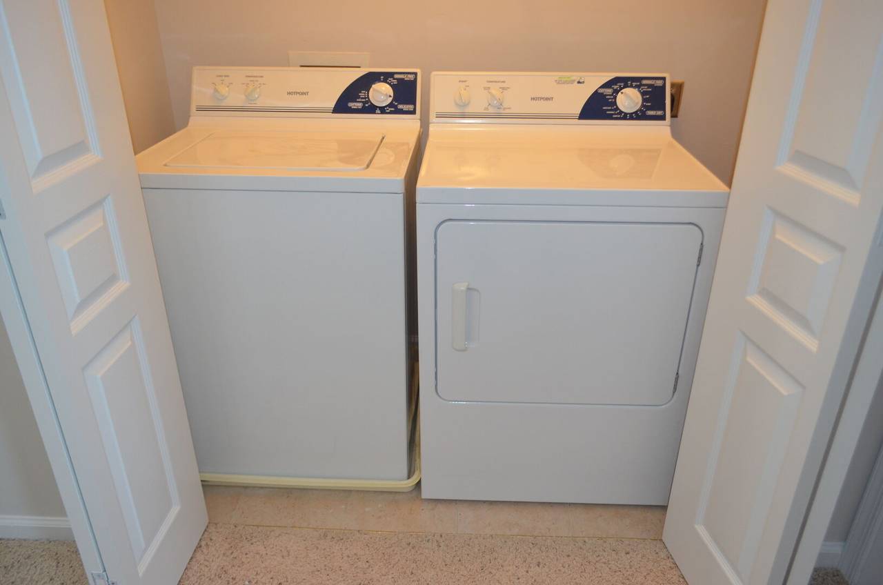 Full Size Washer/Dryer Full Size Washer/Dryer