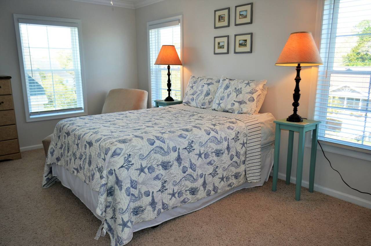 Bedroom 3 Up - 1 Queen Bed Bedroom 3 Up - 1 Queen Bed