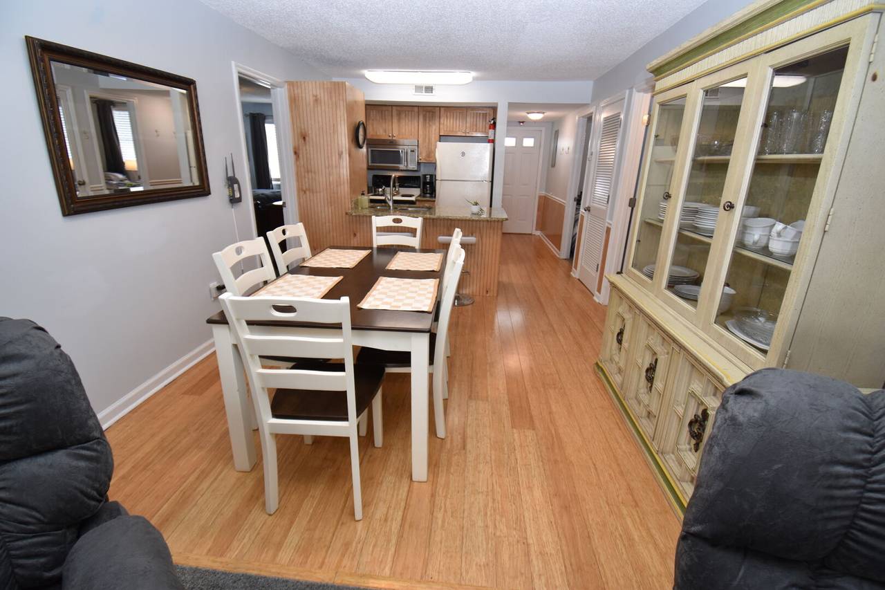 Dining to kitchen area Dining to kitchen area