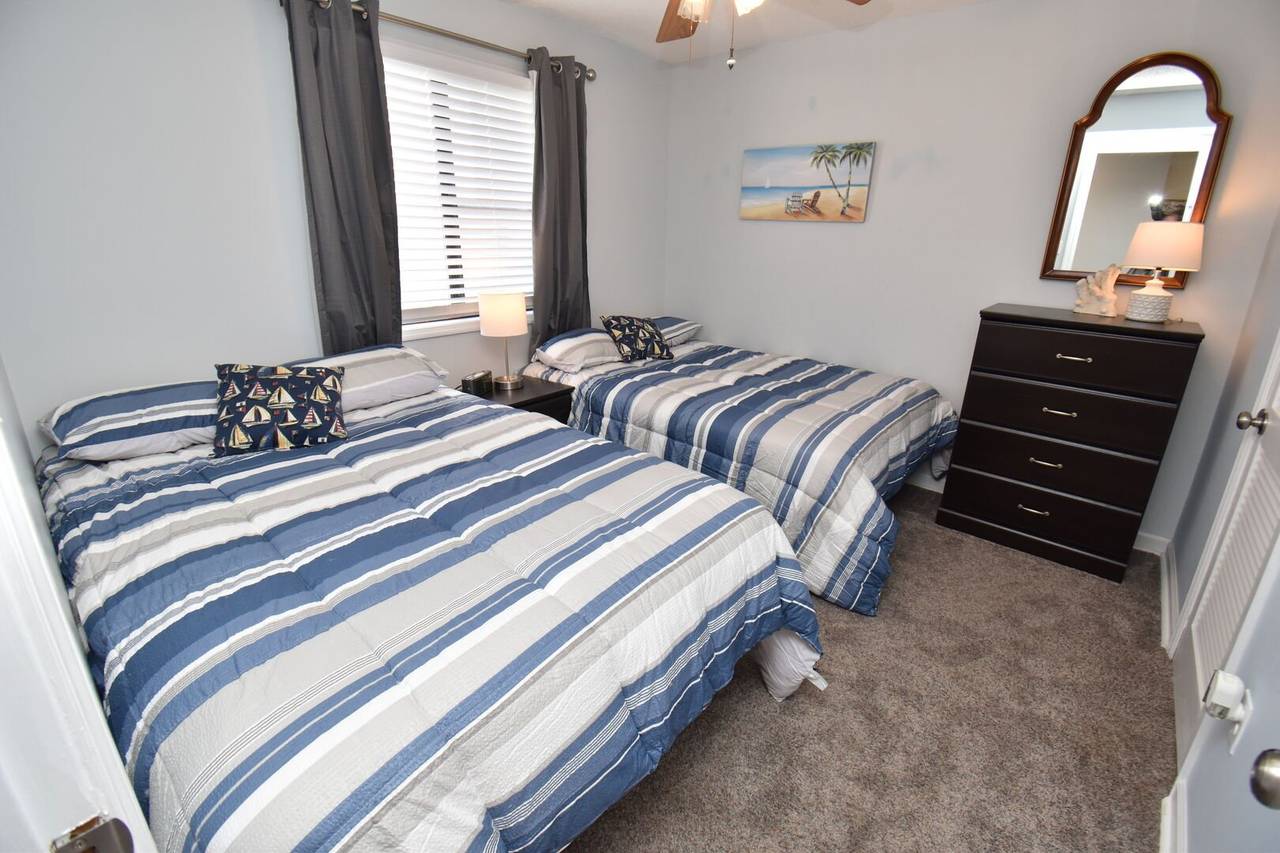 Bedroom 2 with two doubles Bedroom 2 with two doubles