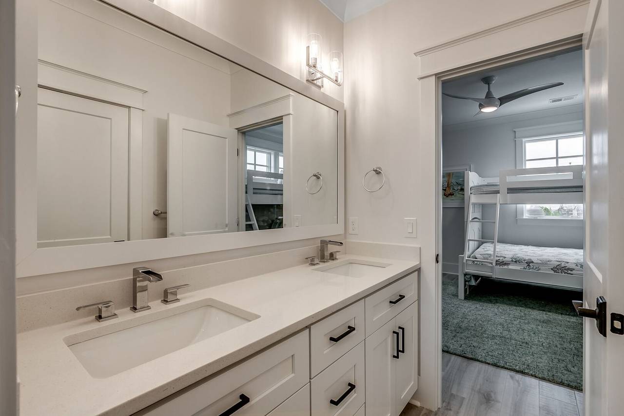 Jack & Jill bath for Bedrooms 5 & 6 Jack & Jill bath for Bedrooms 5 & 6