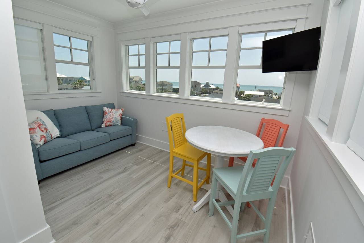 Widows watch - Ocean Views! Widows watch - Ocean Views!