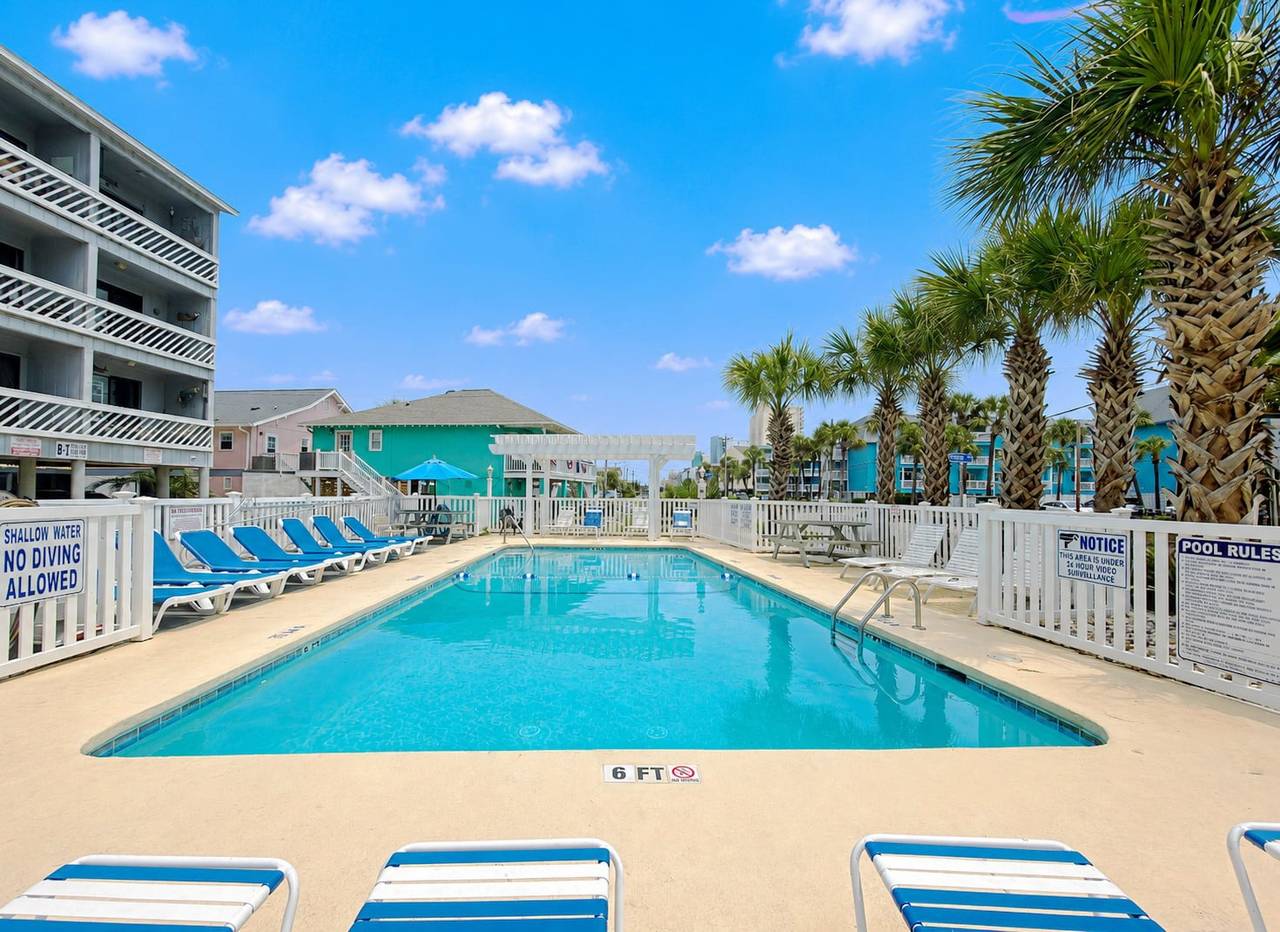 Pool is open Easter to November 1. Pool is open Easter to November 1.