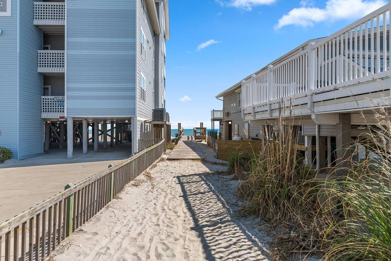 Steps away from the sand & surf. Steps away from the sand & surf.