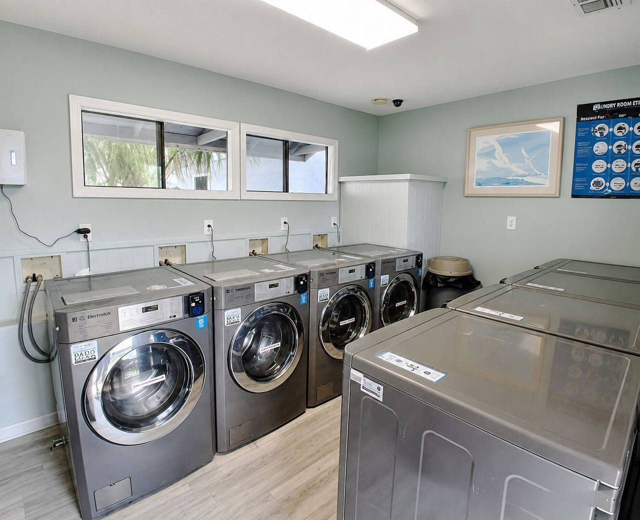 Coin-operated laundry onsite (located above grilling area). Coin-operated laundry onsite (located above grilling area).