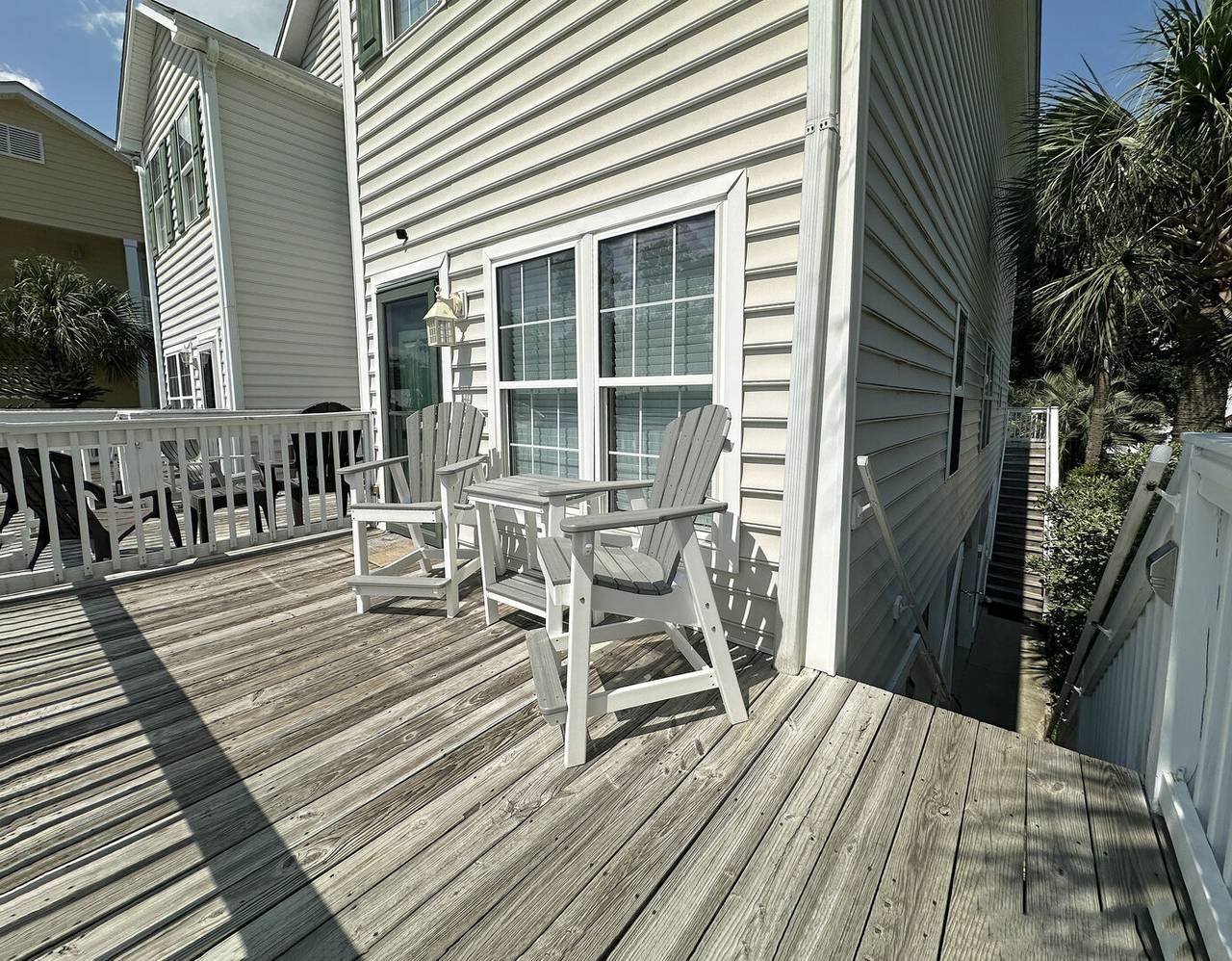 Grab a beverage & enjoy the view from the front porch. Grab a beverage & enjoy the view from the front porch.