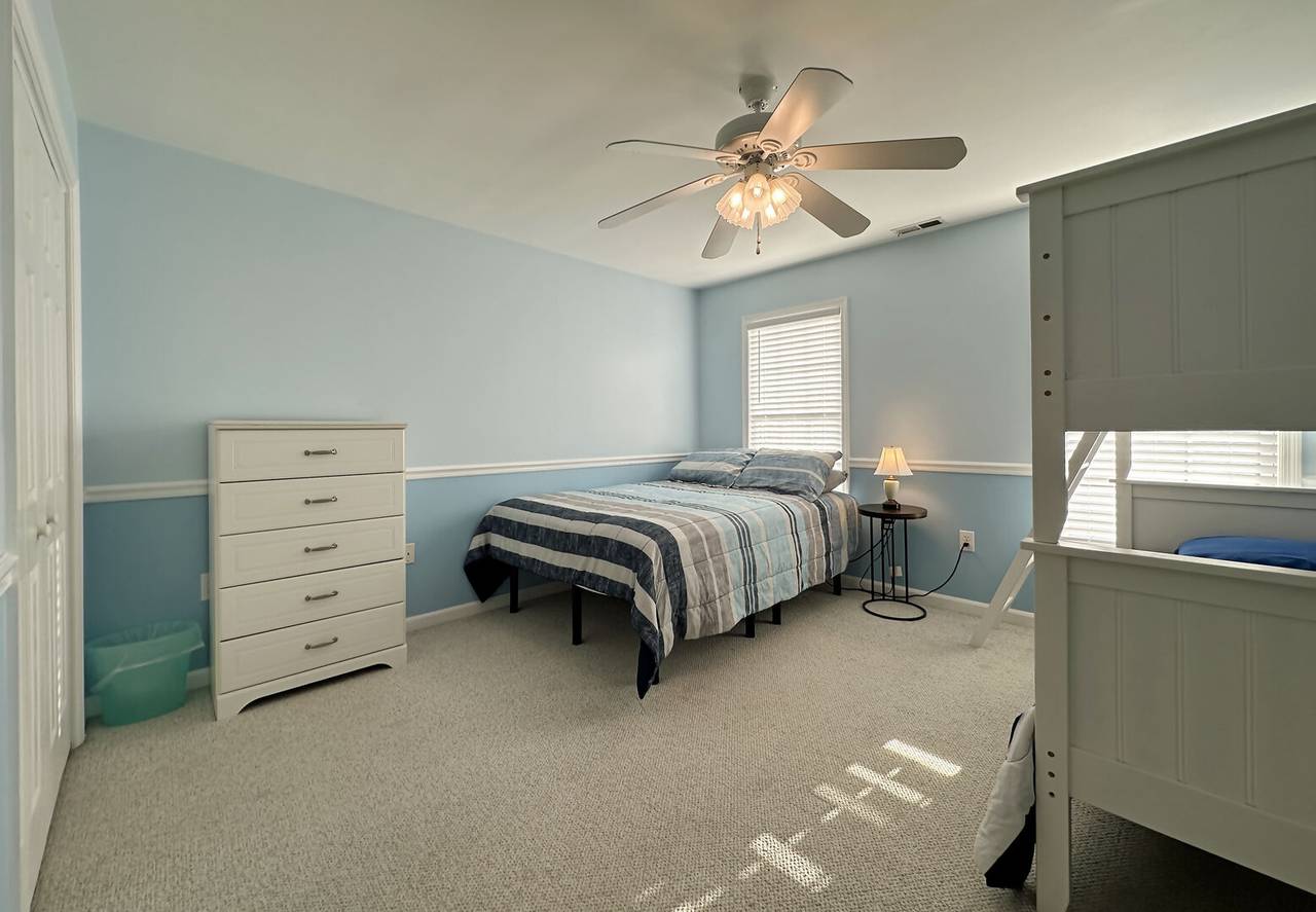 Very Spacious Bedroom! Very Spacious Bedroom!