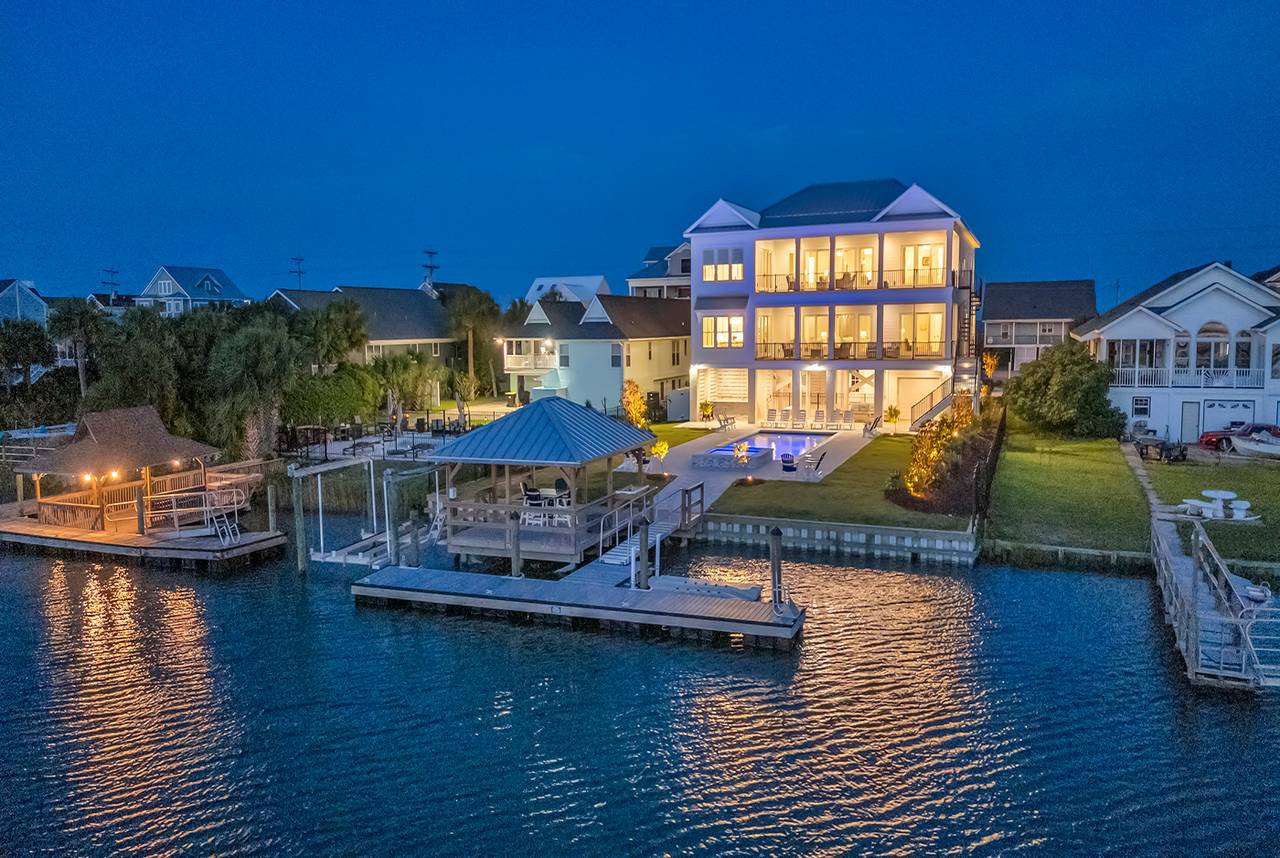 Boat lift is not available for use by guests. Boat lift is not available for use by guests.