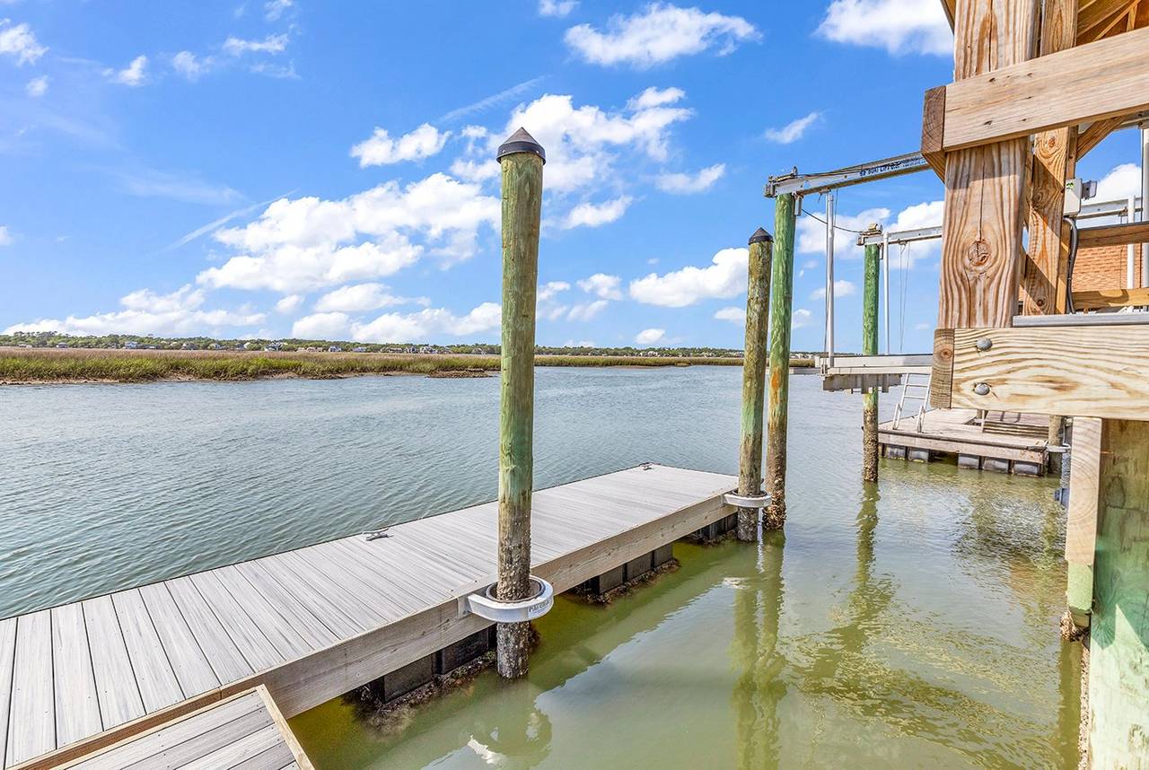 Boat lift is not available for use by guests. Boat lift is not available for use by guests.